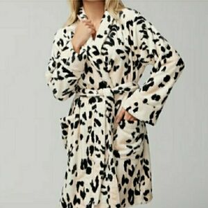 🔥SALE🔥 Leopard Robe Plush Ultra Soft Soma NWT❤ Retail $84-